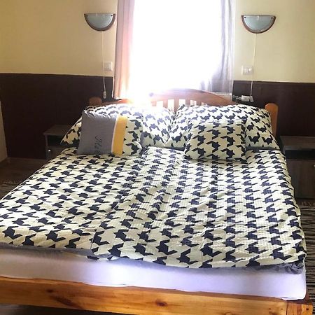 Convoy Panzio Bed & Breakfast Szajol Екстериор снимка