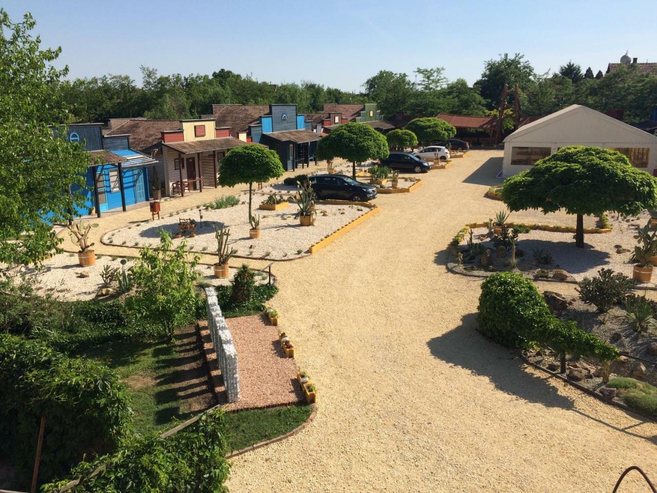 Convoy Panzio Bed & Breakfast Szajol Екстериор снимка
